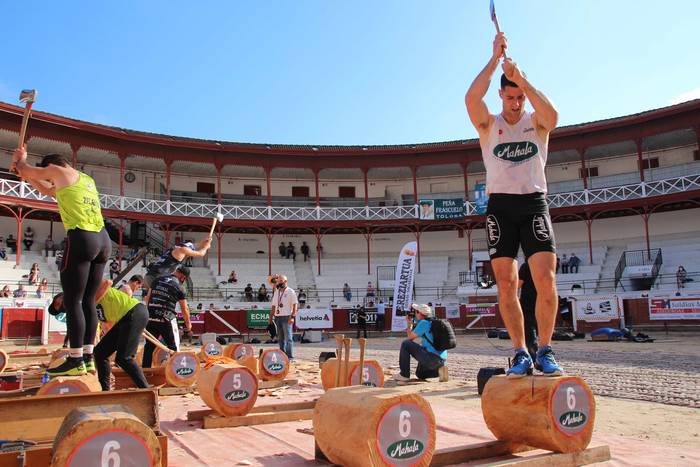 Izetatarrek jantzi dute txap 64 1624130534136