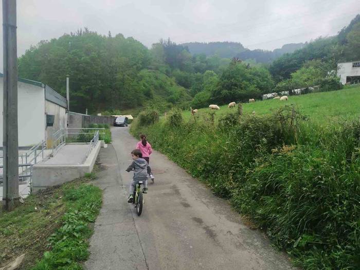 Haurrak kalera atera dira 22 1587900345285