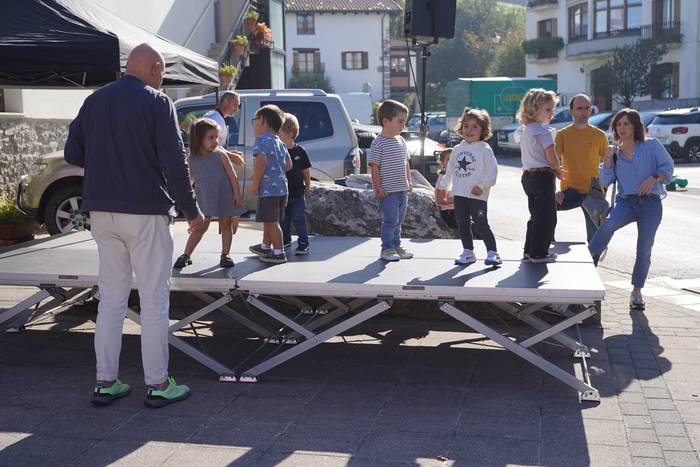 Sagar uzta festa jendetsua 2 1760790626271