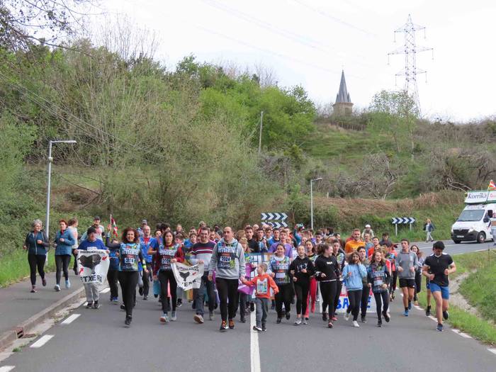 korrika, furgonetatik, Aizto 17 1649421632301