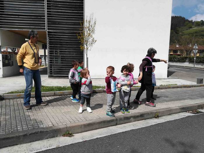 Korrika Txikia egin dute Ika 8 1555079778514