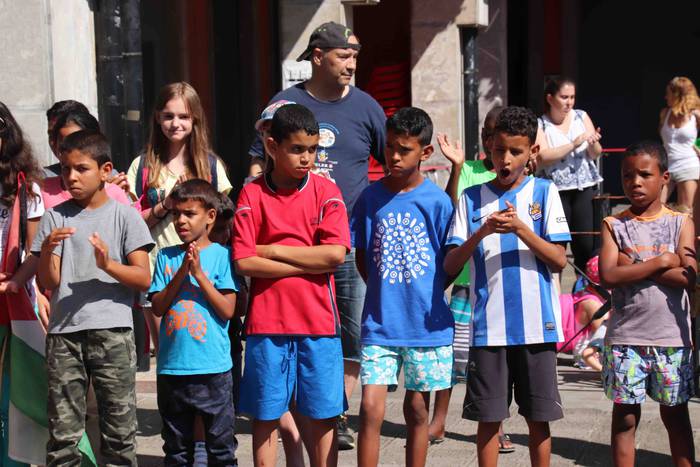 Saharako haurrei harrera egi 47 1530544556669