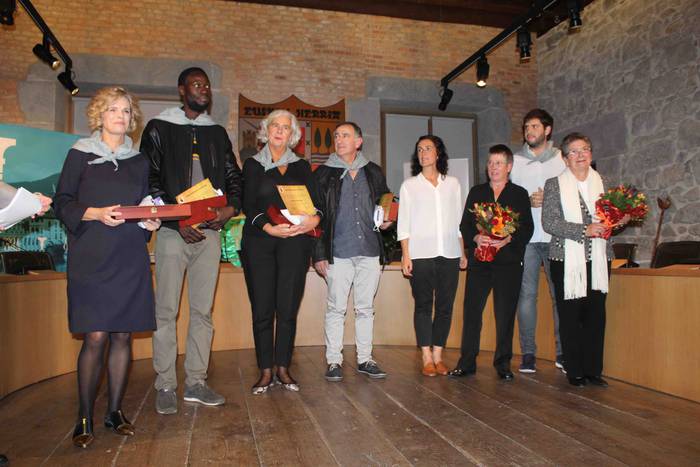 Babarrun Kofradia lau ohorez 1 1542471492097