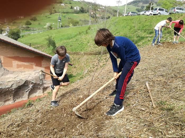 Landatzeak Uzturpe ikastolan 5 1490969815078