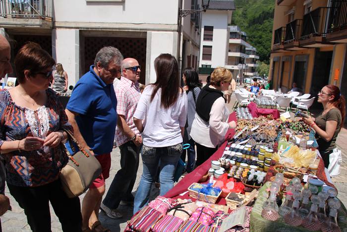 Artisau eta janari azoka iruran 17 1465128726062