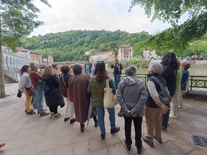 Mintzalaguneko kideak, elkarrekin