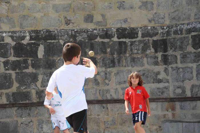 Frontoi Zaharrari, pilotari  15 1532187772031