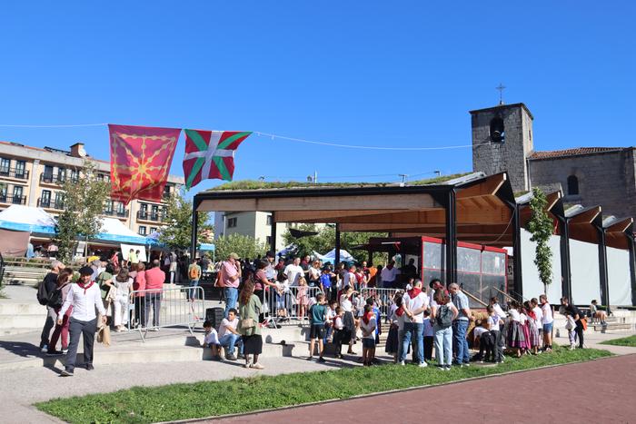 Euskal Jaiko bazkarirako txartelak salgai jarriko dituzte