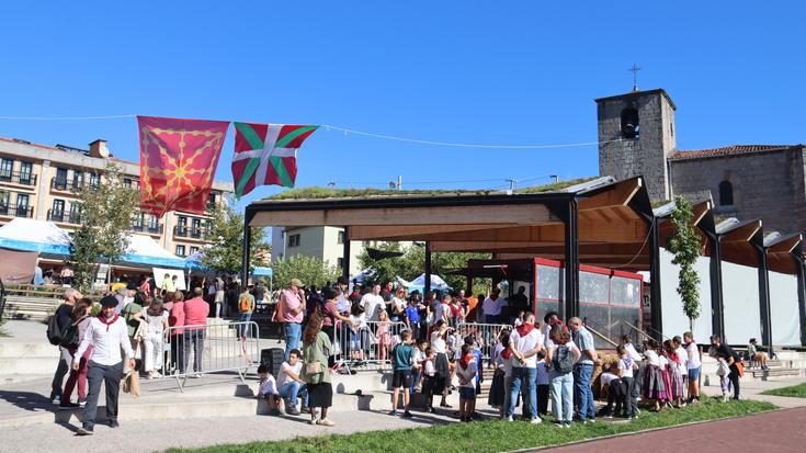 Euskal Jaiko bazkarirako txartelak salgai jarriko dituzte