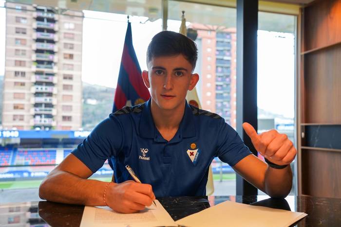 Aitor Galarza, debuta lehen taldearekin eta hitzarmen luzapena