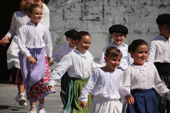 Axeriak dantzan Adunan 10 1471260713720