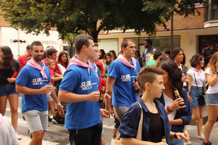 Kalean gora eta behera, kuad 14 1564506793838