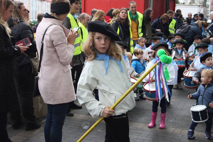 Larramendi auzoko danborrada 10 1540643434805