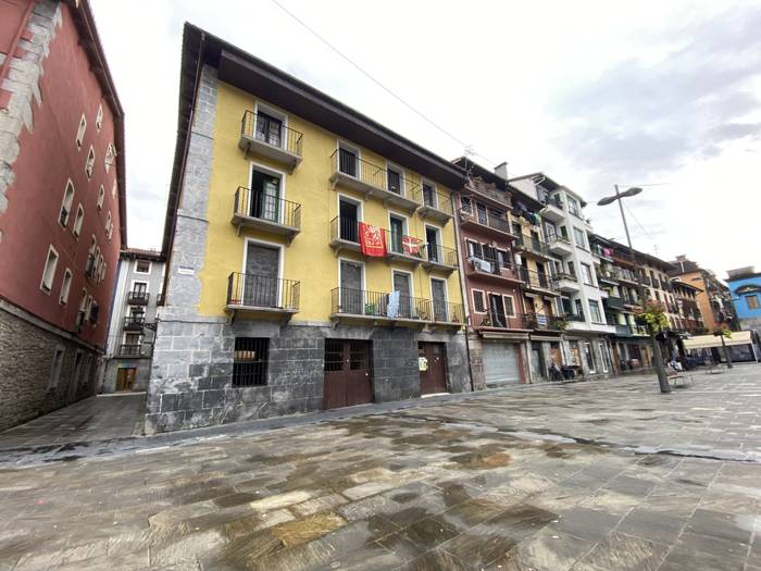 16 pertsona atera dituzte Tolosako etxegabetze batean, epailearen aginduz