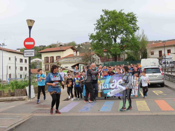 korrika, furgonetatik, Aizto 10 1649421630344