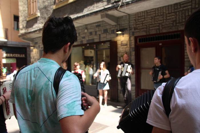 Kantatzen ez duenak, zorioni 12 1495897238487