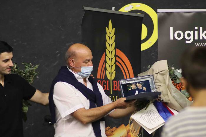 Txapelak jantzi dituzte Amez 8 1632682640426