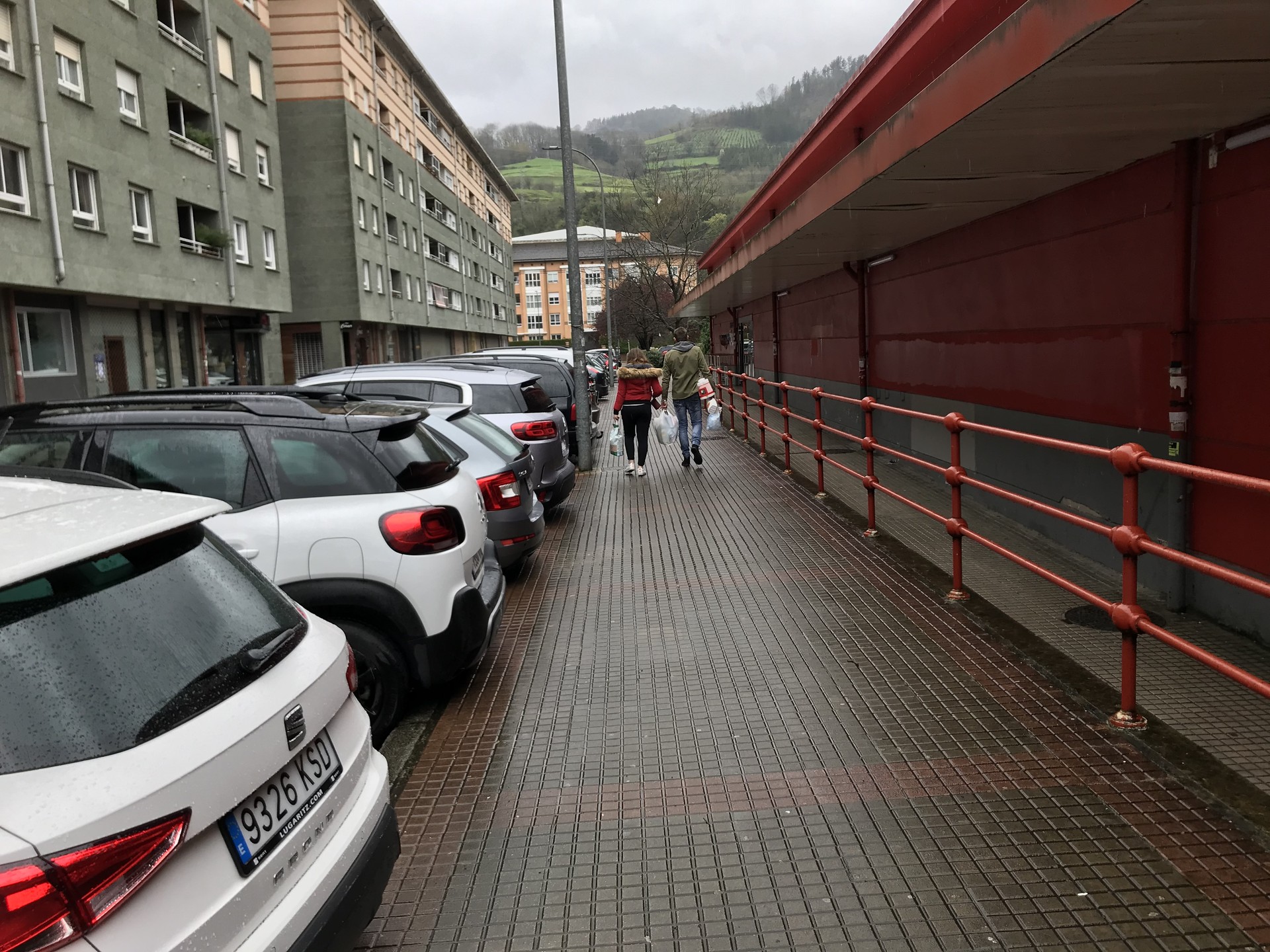 Beharren aurrean, elkartasun keinuak ugaritzen ari dira