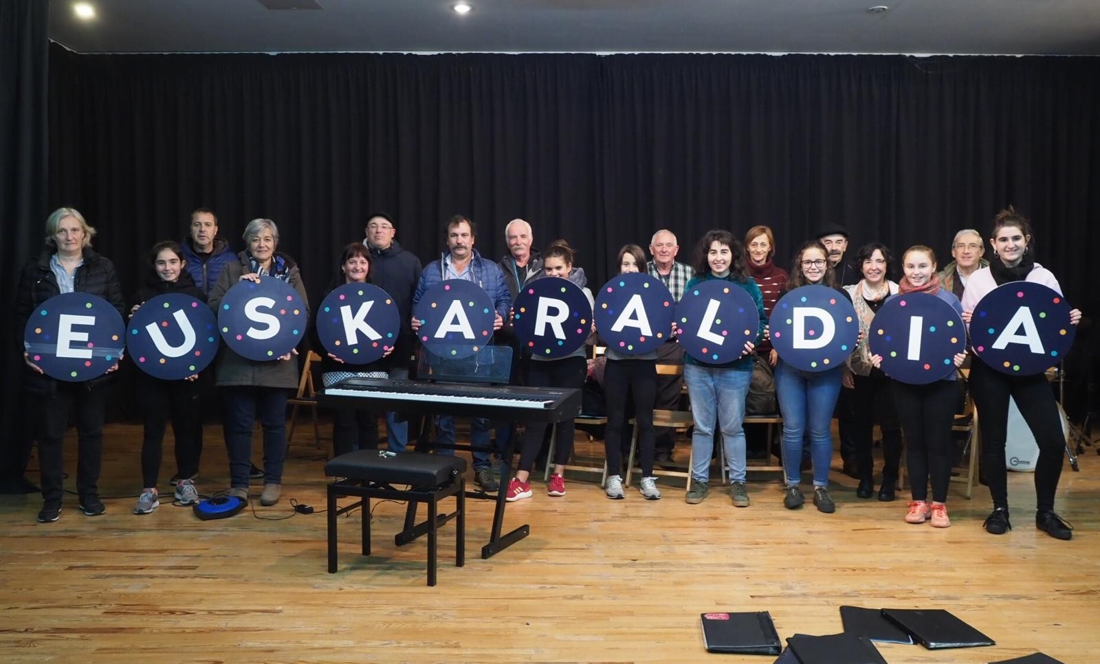 Txintxarri Abesbatzak eta Alegiako Mendi Asanbladak, Euskaraldiarekin bat