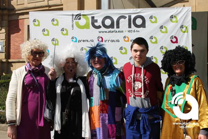 Photocoll-ean jartzeak saria 56 1488130189325