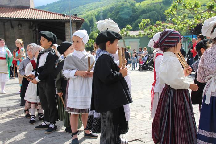 Haurrek alaitu dituzte kalea 14 1494677827087