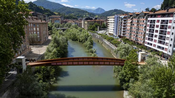 Zabaldu dute Belate eta Larramendi lotzen dituen oinezko pasabidea