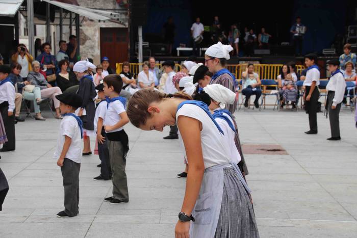 Dantzak, txistuak eta trikit 12 1565549075535