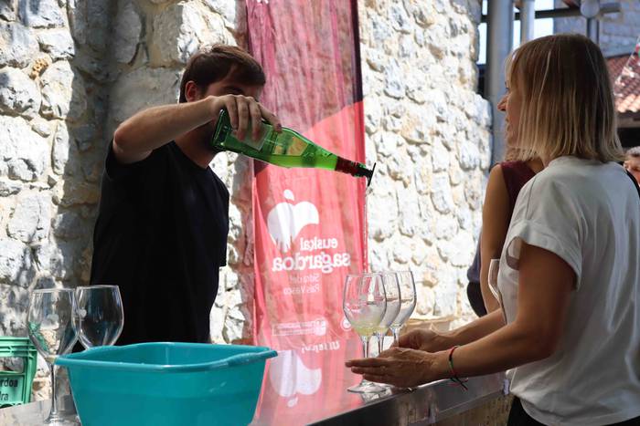 Beroari aurre egiteko, sagar 24 1659872999611