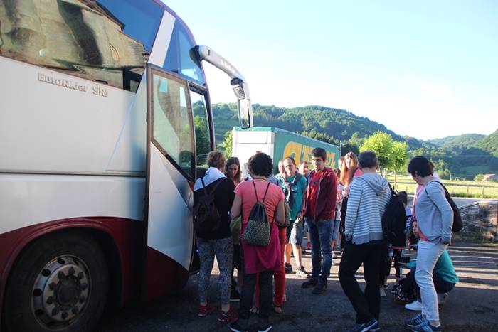 Eskuak batuta, desio bakarre 2 1528640453078