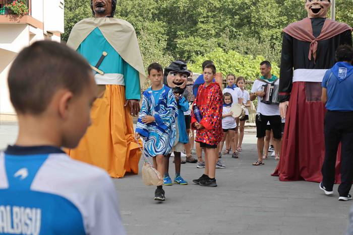 Kalejiraren atzetik eta buru 4 1660214347353