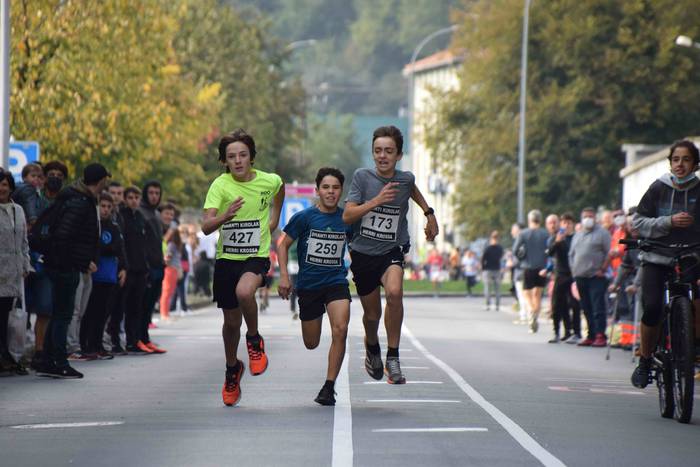 Gozatu egin dute txikienek S 44 1634039495537