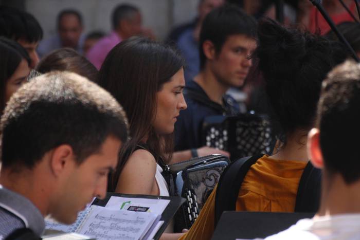 Kantatzen ez duenak, zorioni 11 1495897231448