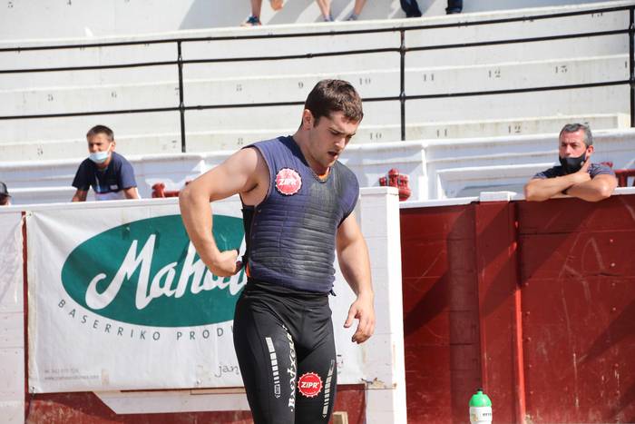 Izetatarrek jantzi dute txap 11 1624130515331