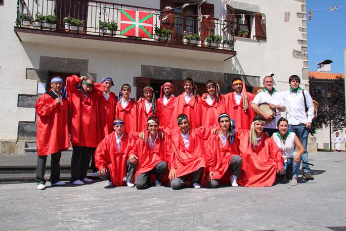 Axeriak dantzan Adunan 84 1471261254006