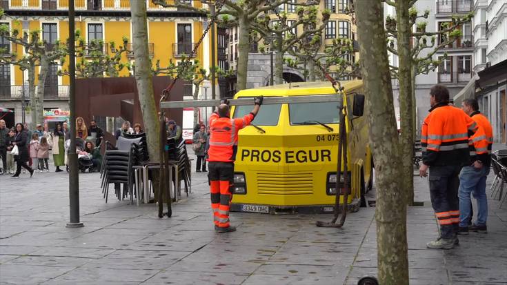 Ibilgailu blindatu bat erreskatatu dute Tolosako Trianguloan