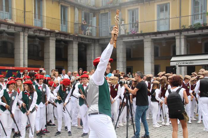 Santuek eta dantzariek poztu 170 1498313124998