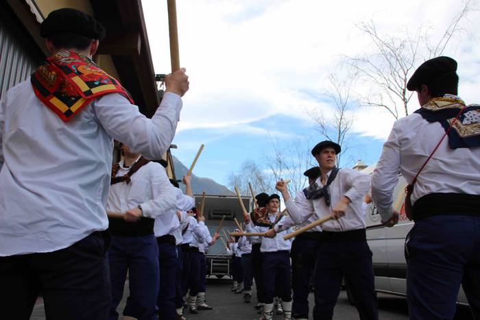 Ajerik gabe, makila eta lau  49 1551618050939