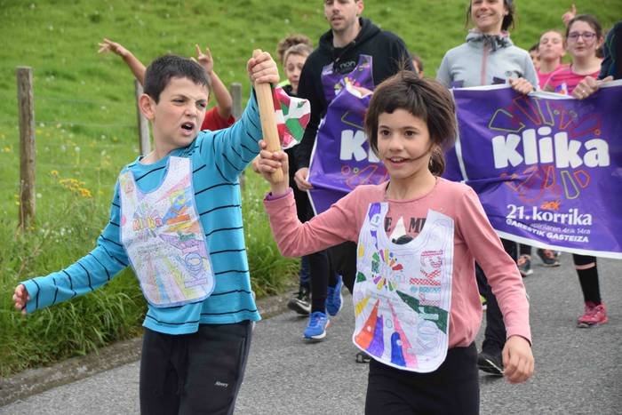 Eskuz esku ibili dute lekuko 9 1555085914361