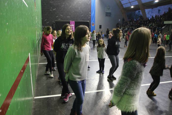 Oinkari Dantza Astea dantza gidatua 4 1479583197433