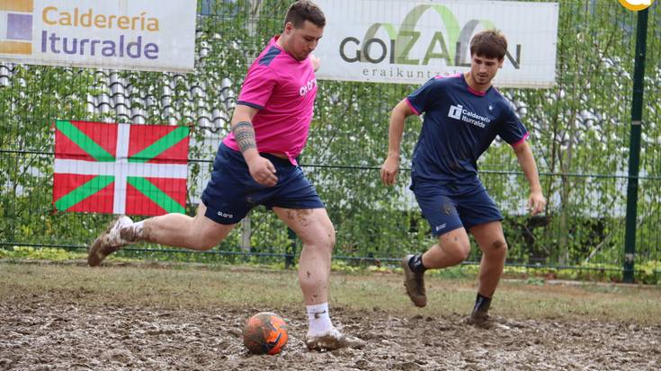 Lokatz artean ari dira jokatzen Belauntza Cup futbol txapelketa