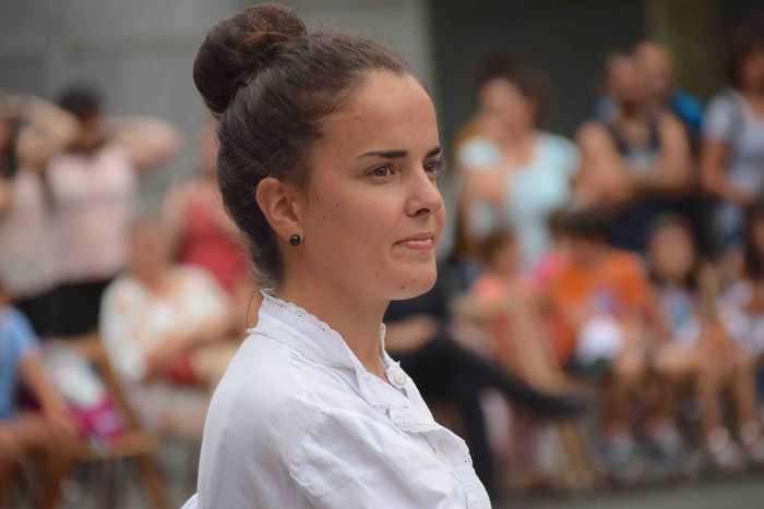 Soka dantzak jende ugari bildu du Errebote plazan - 35