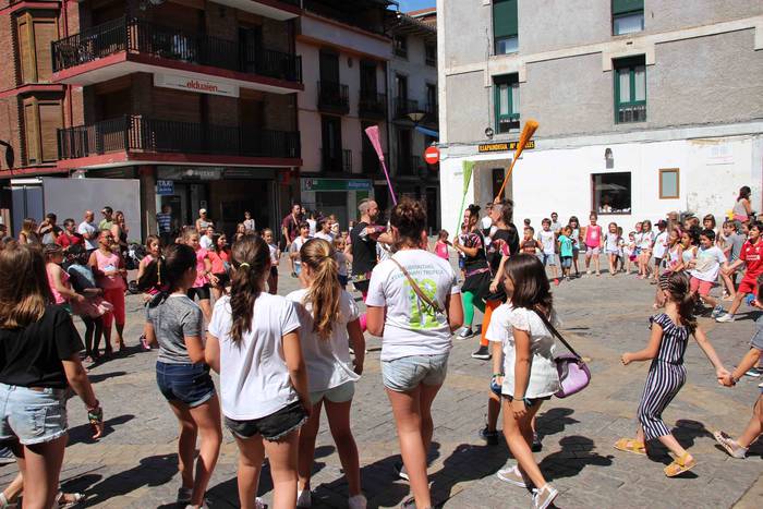 Tripa beteta, dantzan pasa d 99 1563205370665