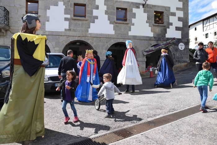 Haurrek egindako erraldoiek  1 1556984179937