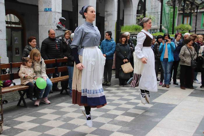 Baserritarrei omenaldia Tolo 6 1558173628742