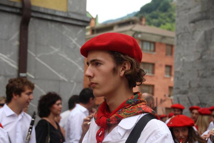 Santuek eta dantzariek poztu 6 1498312205406