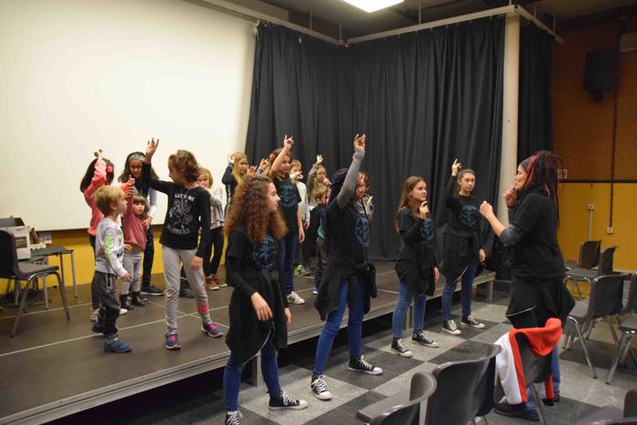 Zeinu dantza tailerra, haurr 1 1573917188170