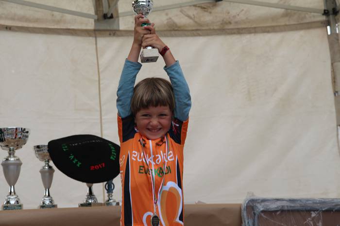 Orendaindarrek ezin, Jon And 41 1502887982553