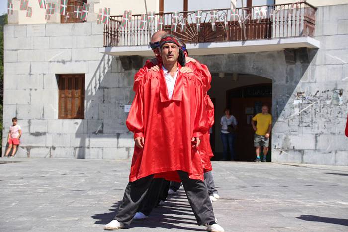 Axeriak dantzan Adunan 64 1471261107218