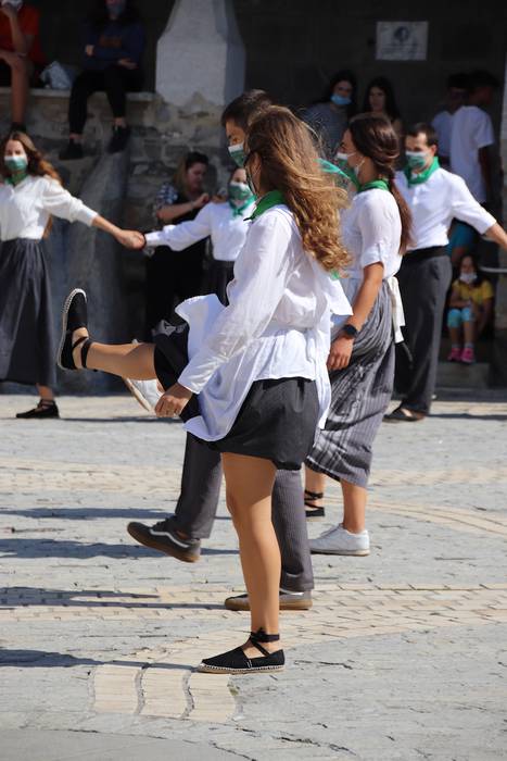 Berriro ere elkarri eskutik  57 1632576982160