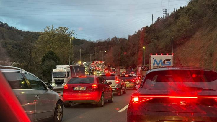 Auto istripua izan da N-1 errepidean, Irura parean